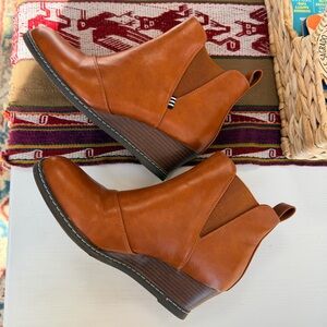 Like New! Vepose Cognac Wedge Ankle Booties